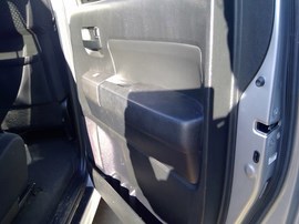 2011 TOYOTA TUNDRA, SILVER, SR5 MODEL, CREW CAB, 5.7L, AT, 4WD. Z26265